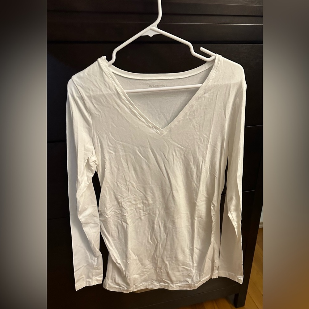 NWOT - GAP Maternity - Women’s long sleeve shirt / white size L